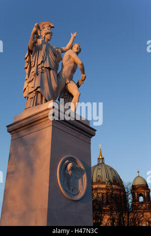 Berlino, sotto i tigli, ponte del castello, figure, Foto Stock