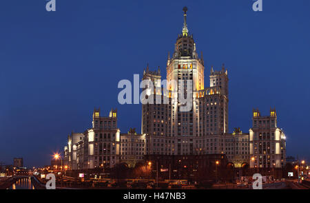 Mosca, panorama, Stalin, Costruzione casa residenziale Kotelnitscheskaja Nabereschnaja, in serata, Foto Stock