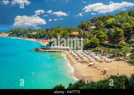 Platis Gialos e la spiaggia di Makris Gialos spiagge vicino a Lassi, Argostoli. L'isola di Cefalonia in Grecia. Foto Stock