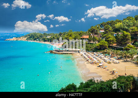 Platis Gialos e la spiaggia di Makris Gialos spiagge vicino a Lassi, Argostoli. L'isola di Cefalonia in Grecia. Foto Stock