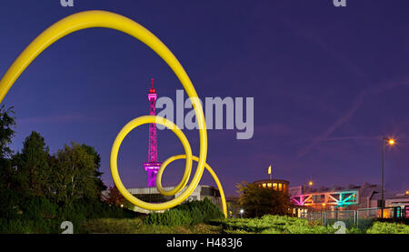 Berlino, grande scultura 'Looping' nella parte anteriore della torre della radio, ICC, illuminazione, panorama, Foto Stock