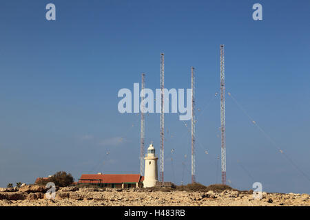 Faro e antenne sulla costa meridionale di Cipro, Foto Stock