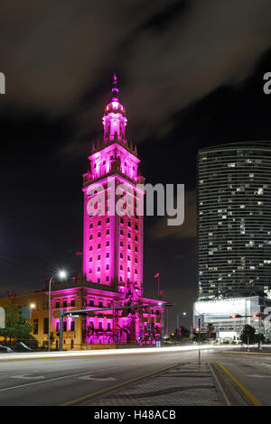 MDC Freedom Tower di notte, l'illuminazione in rosa, Biscayne Boulevard, Miami Downtown Miami, Florida, STATI UNITI D'AMERICA, Foto Stock