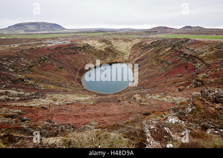 Laguna nel cratere del vulcano kerid Islanda Foto Stock