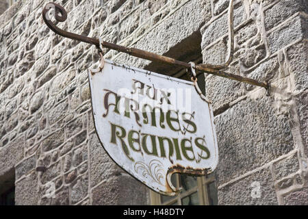 Francia, Bretagna, Mont Saint Michel, grandee Rue, casa, dettaglio ristorante segno, Foto Stock