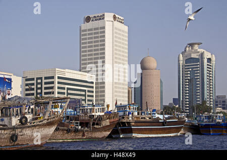 VAE, Dubai Creek, alta sorge, edifici commerciali, porto, Dhaus, Foto Stock