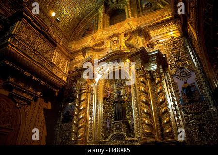 Ecuador, provincia Pichincha, Quito, la chiesa, la Iglesia de La Compania de Jesus, interior shot, Sud America, città capitale, architettura, costruzione, struttura, la costruzione della chiesa dei gesuiti, la chiesa, all'interno, luogo di interesse, altare, Golden, fede, religione, Foto Stock