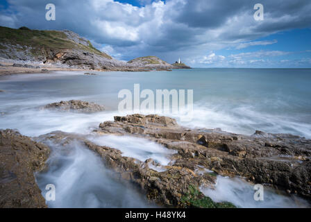 Mumbles faro dal bracciale Bay, Penisola di Gower, Swansea, Galles. Estate (Agosto) 2014. Foto Stock