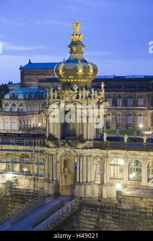 Zwinger con Kronentor, crepuscolo, Dresda, Sassonia, Germania, Foto Stock