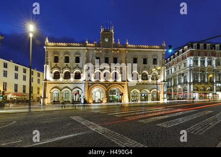 Estacao Rossio Rossio, stazione ferroviaria, con facciata a forma di ferro di cavallo ingressi, Praca de Dom Pedro IV, Praca Dom Joao da Camara, Lisbona, Portogallo Foto Stock