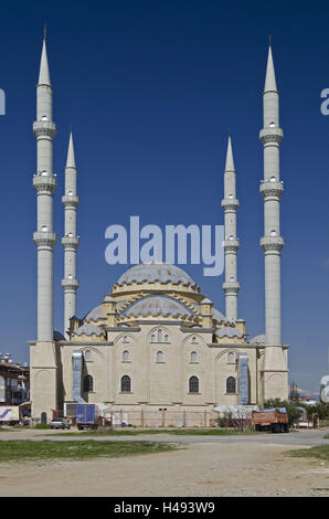 La Turchia, south coast, provincia di Antalya, Manavgat, moschea, al di fuori della fede, la religione, l'Islam, minareti, torri, quattro, nessuno, cielo blu, il sole, Foto Stock