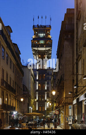 Ascensore de Santa Justa, crepuscolo, quartiere Baixa, Lisbona, Portogallo Foto Stock