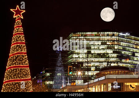 Germania, Berlino, Kudamm, Neues Kranzlereck, notte, illuminazione decorazione di Natale, luna piena, Foto Stock