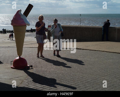 Hunstanton Norfolk cittadina balneare che si affaccia sul Washington. Foto Stock