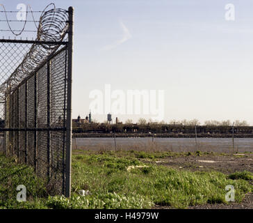 Stati Uniti d'America, New Jersey, Jersey City, area del filo spinato, vista la Statua della Libertà, Foto Stock
