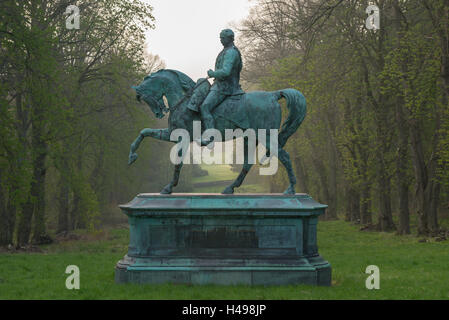 Magnifica statua del maresciallo di campo Hugh Viscount Gough nella motivazione di Chillingham Castle, Northumberland, Inghilterra. Foto Stock