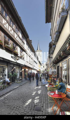 In Germania, in Turingia, Erfurt, street, città vecchia, case, cafe, persone Foto Stock