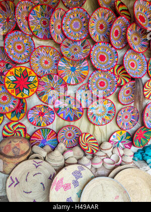 Etiope tradizionale a mano gli abissini ceste venduto in Axum, Etiopia. Foto Stock
