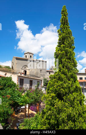 Il borgo medievale di Savoca alta nei Monti Peloritani sull'isola di Sicilia, Italia. Foto Stock