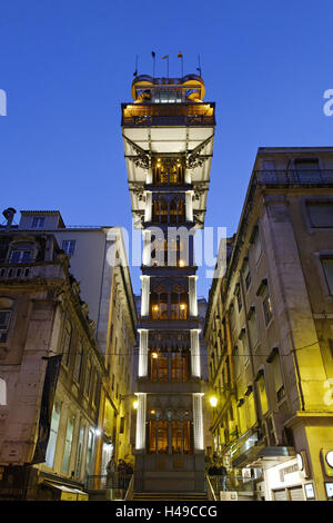 Ascensore de Santa Justa, crepuscolo, quartiere Baixa, Lisbona, Portogallo Foto Stock