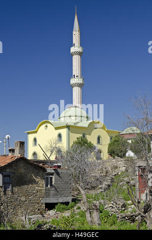 La Turchia, south coast, provincia di Antalya, villaggio 'Haciobasi', la moschea, minareto, vista locale, l'Islam, religione, fede, cielo blu, il sole, Foto Stock