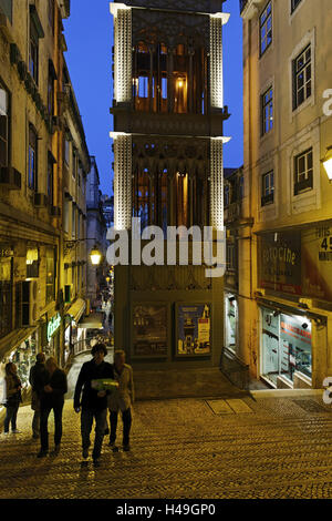Ascensore de Santa Justa, crepuscolo, quartiere Baixa, Lisbona, Portogallo Foto Stock