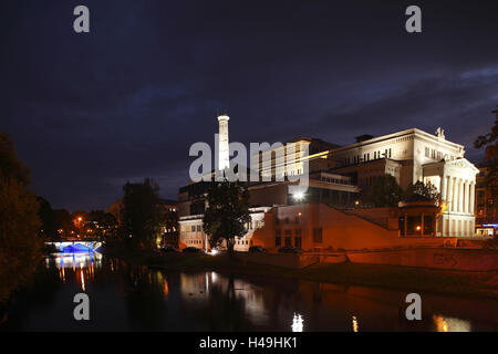 La Lettonia, Riga, Opera Nazionale Lettone, di notte, Foto Stock