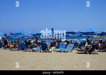 La Grecia, Creta, Ammoudara, spiaggia, ombrelloni, turisti, Foto Stock