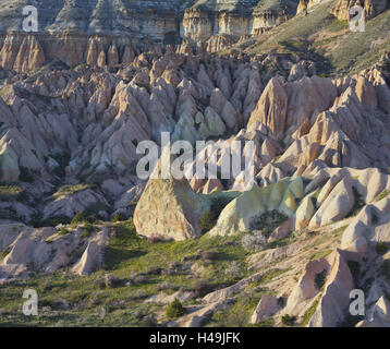 Pietra di tufo erosione nella valle delle rose vicino di Göreme, Cappadocia, Anatolia, Turchia, Foto Stock