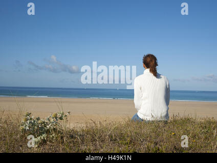 Donna sulla spiaggia, Foto Stock