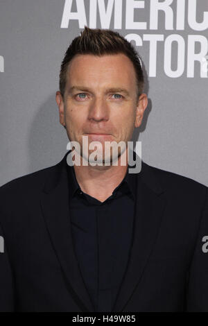 Beverly Hills, Ca. Xiii oct, 2016. Ewan McGregor assiste la speciale proiezione del Lionsgate 'American pastorale su ottobre 13, 2016 a Beverly Hills, la California. ( Credito: Mpa/Media Punch)./Alamy Live News Foto Stock