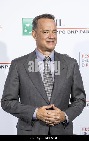 Roma, Italia. Xiii oct, 2016. Tom Hanks assiste un photocall durante l'undicesima Festa del Cinema di Roma il 13 ottobre 2016 a Roma, Italia. | Verwendung weltweit © dpa/Alamy Live News Foto Stock