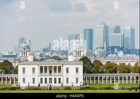 Londra, Regno Unito. Il 14 ottobre 2016. La casa della regina ri-apre ai visitatori dopo oltre un anno di restauro estesa e celebra il suo quattrocentesimo anniversario. Inigo Jones il capolavoro architettonico ha riaperto con 22 camere spettacolari riempito con grande arte in rappresentanza di 400 anni compreso un nuovo lavoro in foglia oro da Turner Prize-vincitore Richard Wright ha rivelato sulla sala grande soffitto. Credito: Stephen Chung / Alamy Live News Foto Stock