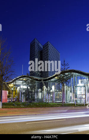 Tanzende Türme (danza torri), office - e edificio commerciale sulla Reeperbahn in serata, Sankt Pauli, Reeperbahn, città anseatica di Amburgo, Germania, Foto Stock