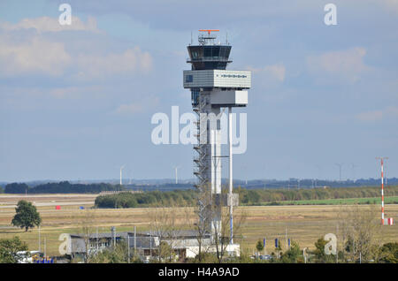 Germania, Sassonia-Anhalt, aeroporto Leipzig hall, area esterna, tower Foto Stock