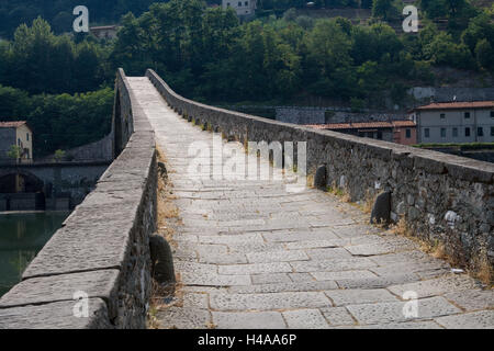 L'Italia, Toscana, Serchio, bridge, "Ponte della Maddalena", Foto Stock