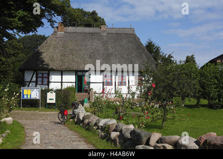 Germania, Meclemburgo-Pomerania occidentale, isola di Rügen, museo della scuola in Middelhagen, Foto Stock