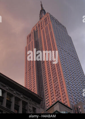 Stati Uniti d'America, New York City, Empire State Building nella luce della sera, Foto Stock