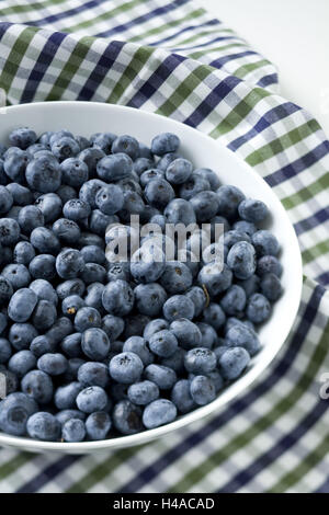 Blueberrys nella ciotola bianco, Foto Stock