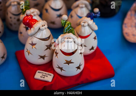 Austria, Vienna, mercato di Natale, tè candela figrines, Santa Claus figurine Foto Stock