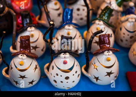 Austria, Vienna, mercato di Natale, tè candela figrines, Santa Claus figurine Foto Stock