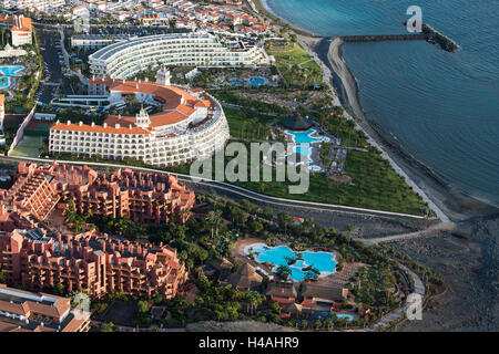 Tenerife, hotel a cinque stelle, piscine, La Caleta, Playa de La Enramada, Costa Adeje, vulcano Costa, Costa di roccia, fotografia aerea, spiaggia, l'Atlantico, mare, lungomare, alberghi hotel complex, il blocco di appartamenti, provincia di Santa Cruz de Tenerife, Isole Canarie, Spagna Foto Stock