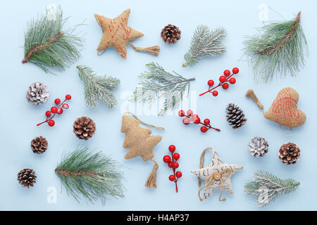 Decorazione per albero di natale su sfondo blu Foto Stock