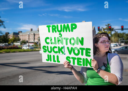 San Francisco, Stati Uniti. 09oct, 2016. Partito dei Verdi i manifestanti al di fuori del dibattito arena presso l Università di Washington a St Louis. © Michael Nigro/Pacific Press/Alamy Live News Foto Stock