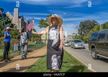 San Francisco, Stati Uniti. 09oct, 2016. Qualcuno ha un Hillary schiacciare. © Michael Nigro/Pacific Press/Alamy Live News Foto Stock