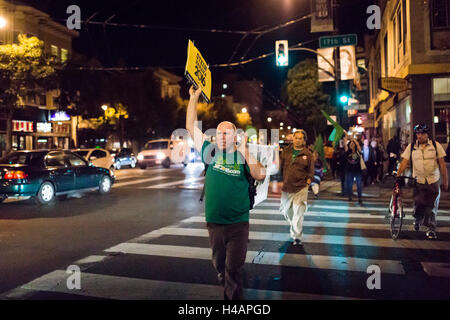 San Francisco, Stati Uniti. 06 ott 2016. Partito dei Verdi candidato presidenziale Jill Stein e i suoi sostenitori hanno marciato per le strade di San Francisco, per un pranzo rally detenute nel distretto di filetto. © Michael Nigro/Pacific Press/Alamy Live News Foto Stock