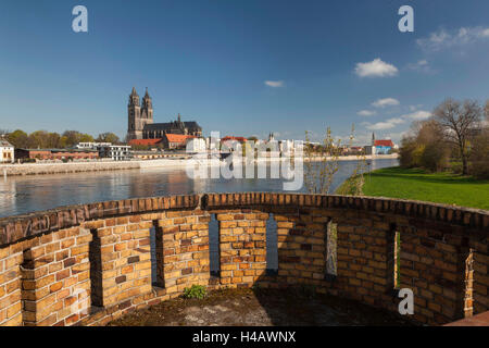 Germania, Sassonia-Anhalt, Magdeburgo, vista in città e la cattedrale Foto Stock