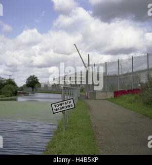 Gli uomini al lavoro in fiume Lea Canal, London-Hackney, giochi olimpici 2012, Foto Stock