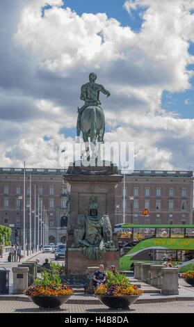 Stoccolma, Svezia, città Norrmalm, statua equestre di re Gustavo II. Adolf Foto Stock