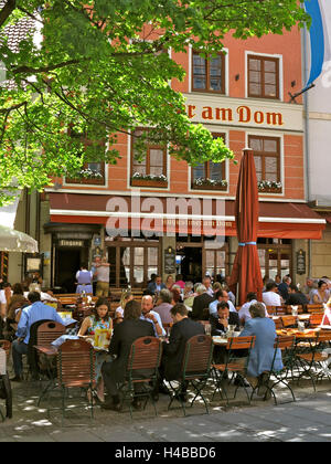 In Germania, in Baviera, Monaco di Baviera, ristorante presso la cattedrale Foto Stock